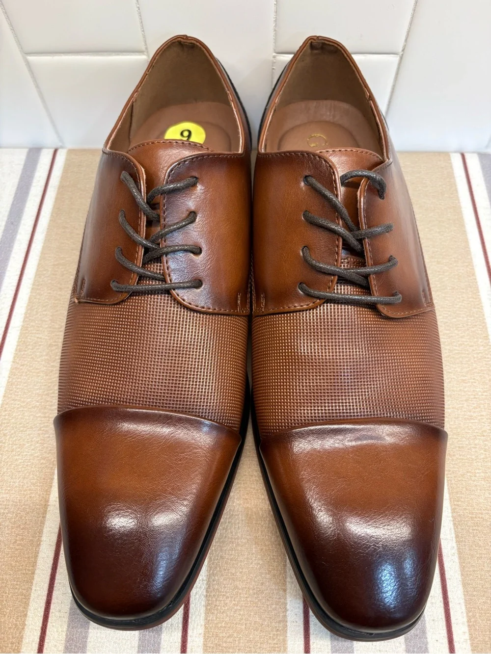 New Guess Men’s Shelly Cap Toe Oxford Dress Shoes Lace-Up Size 9 Brown